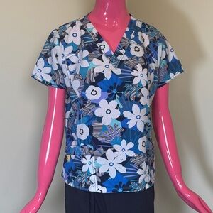 WonderWink Blue Floral Mock Wrap Scrub Top | Medium